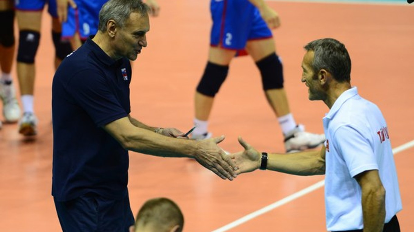 Poslední dvaja tréneri slovenských volejbalistov Štefan Chrtiansky (vľavo) a Emanuele Zanini.