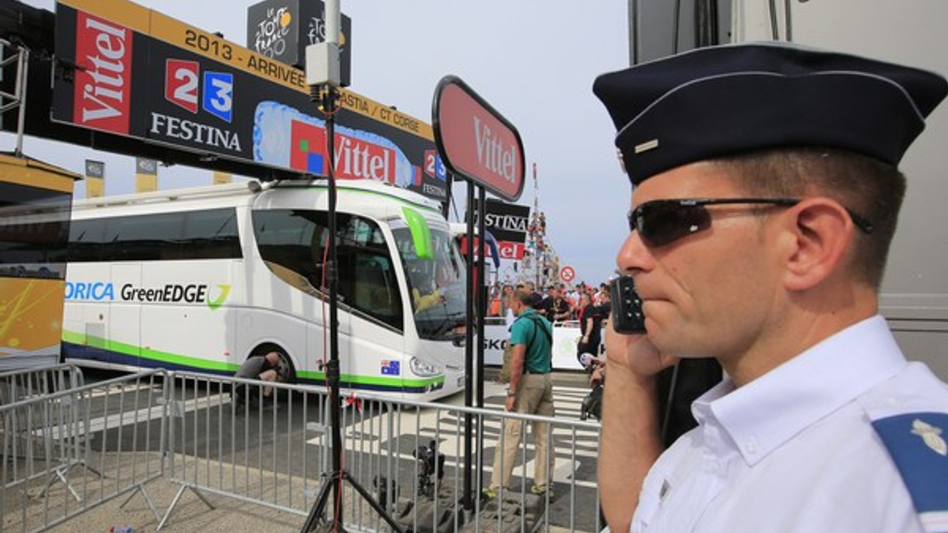 Autobus blokujúci cieľ.