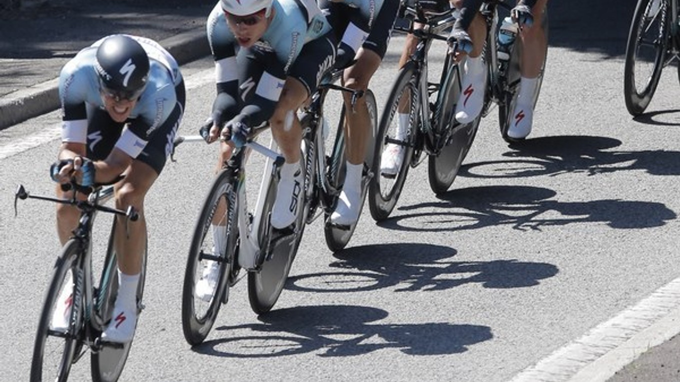 Tony Martin (druhý zľava).