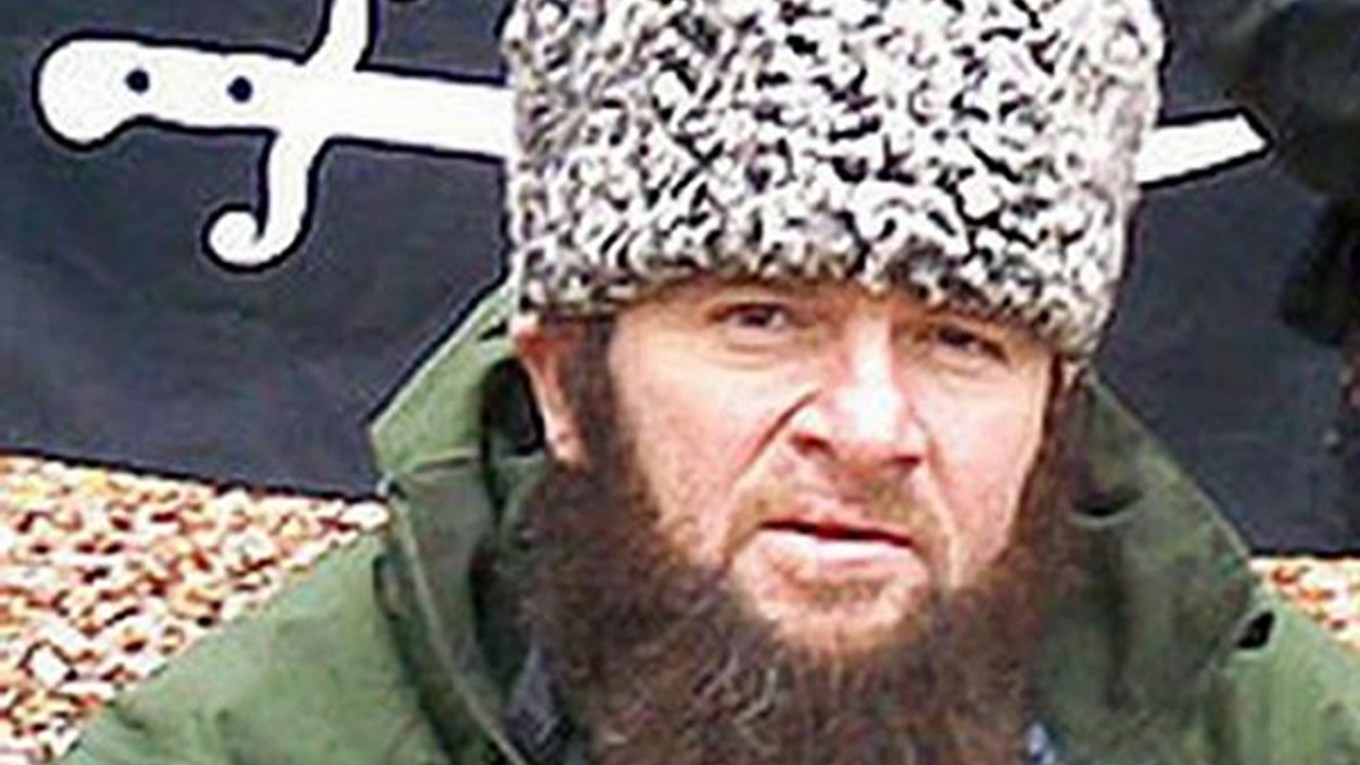 Na nedatovanej snímke z webovej stránky kavkazcenter.com vodca čečenských povstalcov Doku UmaroV, ktorý sa  prihlásil k zodpovednosti za samovražedné útoky v Moskve, pri ktorých 29. marca 2010 zahynuli desiatky ľudí. Umarov, ktorý sa označuje za emira Kau