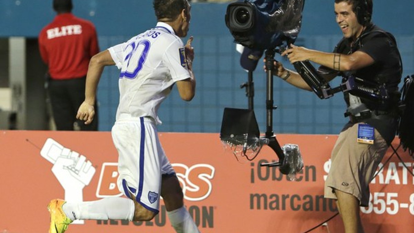 Jorge Claros Juarez z Hondurasu po strelení gólu.