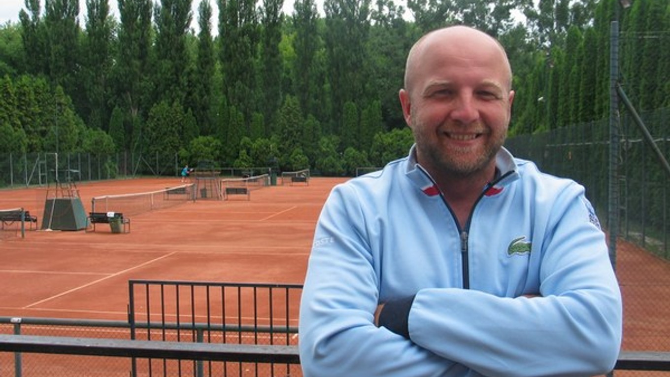 Martin Babík (40) je psychológ a psychoterapeut. Ako tenisový rozhodca už bol na troch olympijských hrách, mnoho ráz na grandslamových turnajoch. Najviac si cení finále vo Wimbledone a Turnaj majstrov.