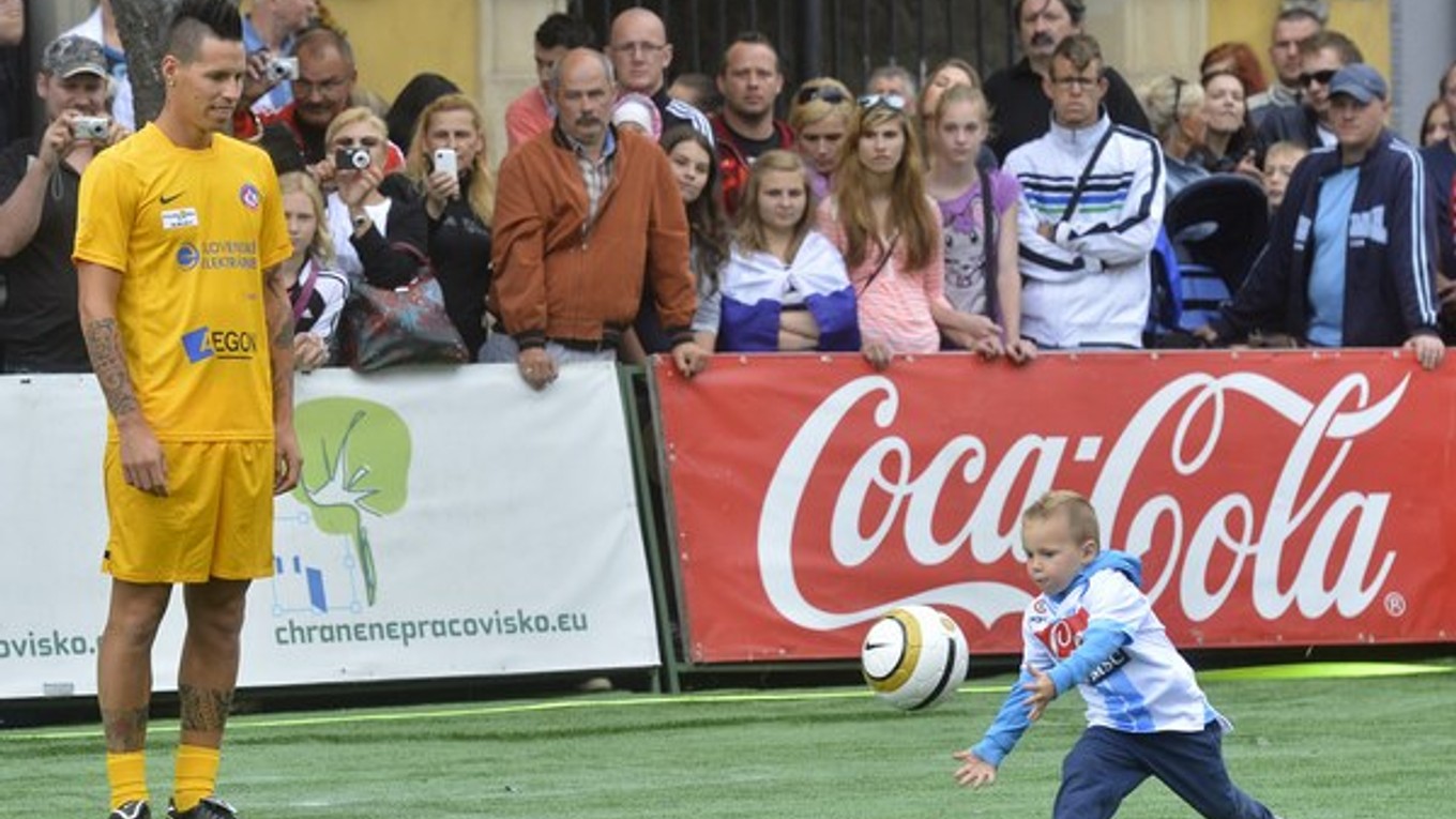 Marek Hamšík (vľavo) so synom Christianom počas piateho ročníka charitatívneho turnaja Hviezdy deťom.