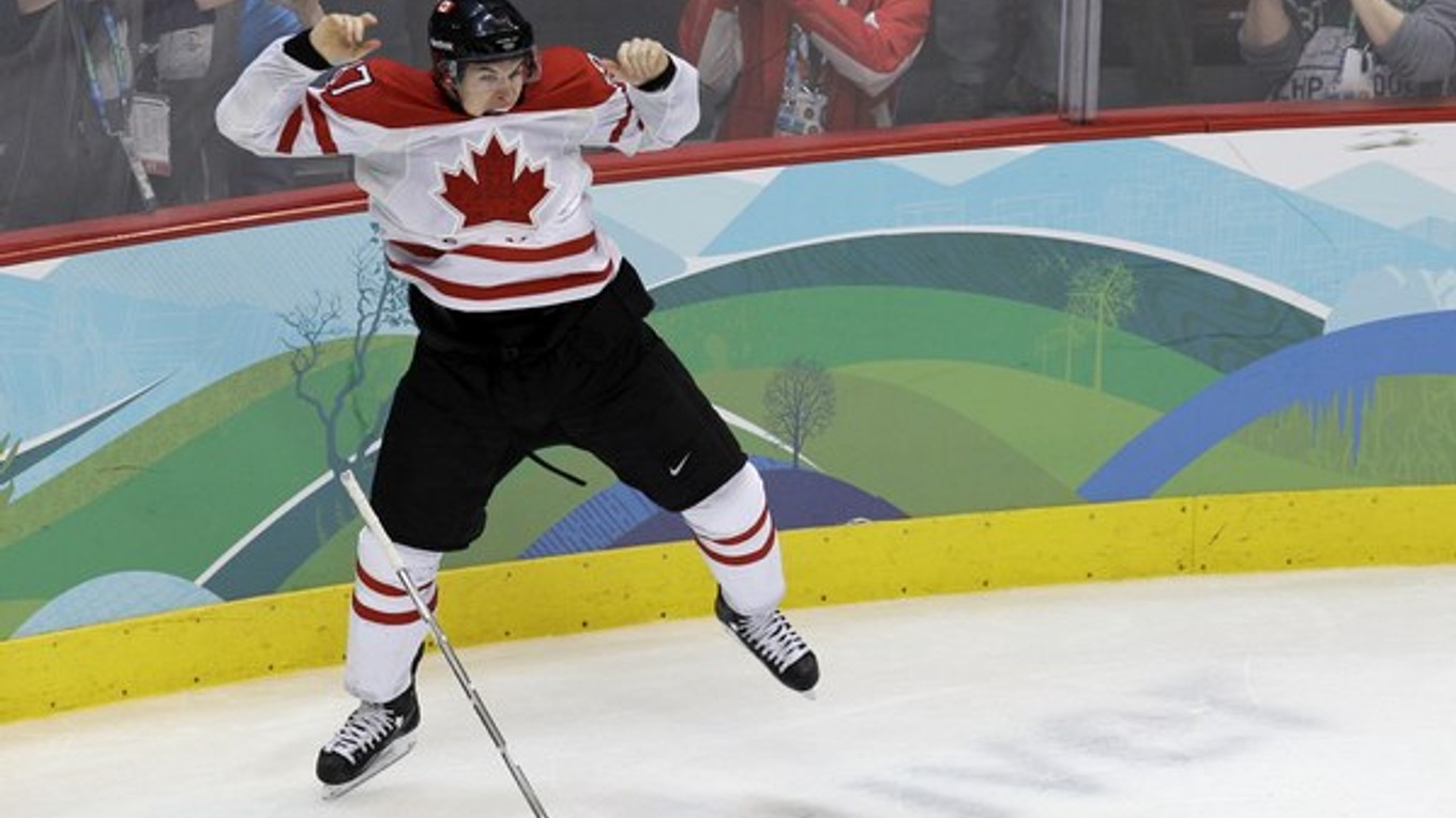 Sidney Crosby po tom, ako dal víťazný gól vo finále olympijských hier 2010 proti USA.