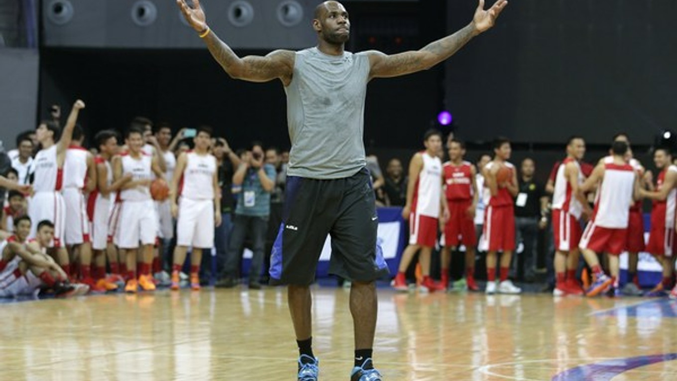 Lebron James vo filipínskom meste Pasay.