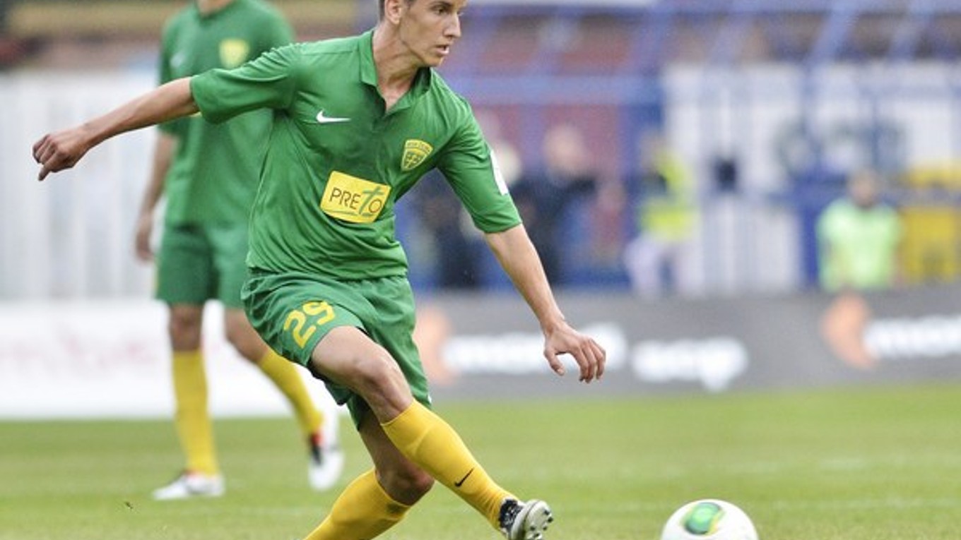 Stredopoliar Žiliny Jakub Paur dal v pohári proti Ľubľane oba góly domácich.
