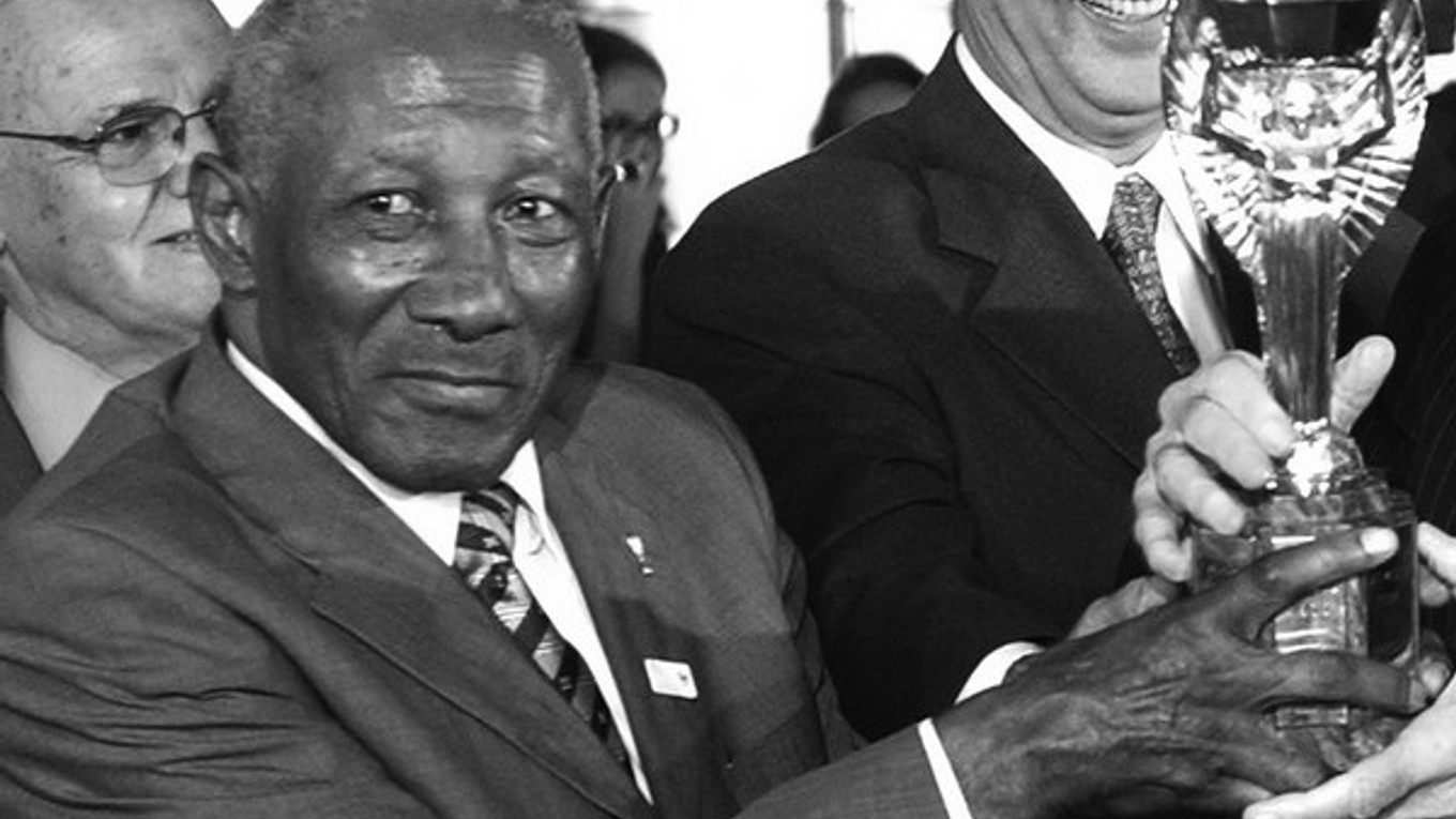 Djalma Santos s trofejou za majstra sveta.