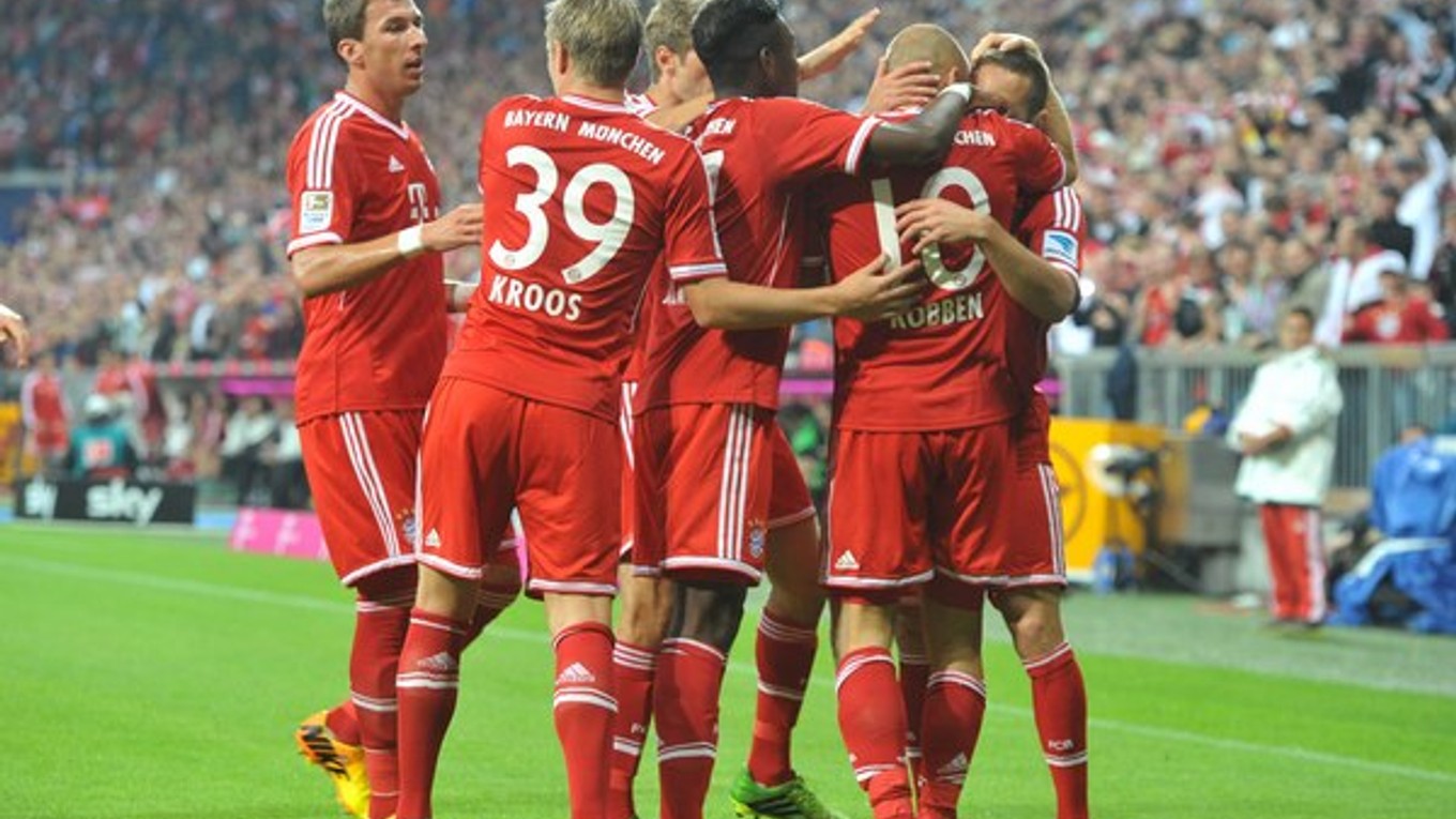 Hráči Bayernu sa tešia po prvom góle Robbena v sezóne.