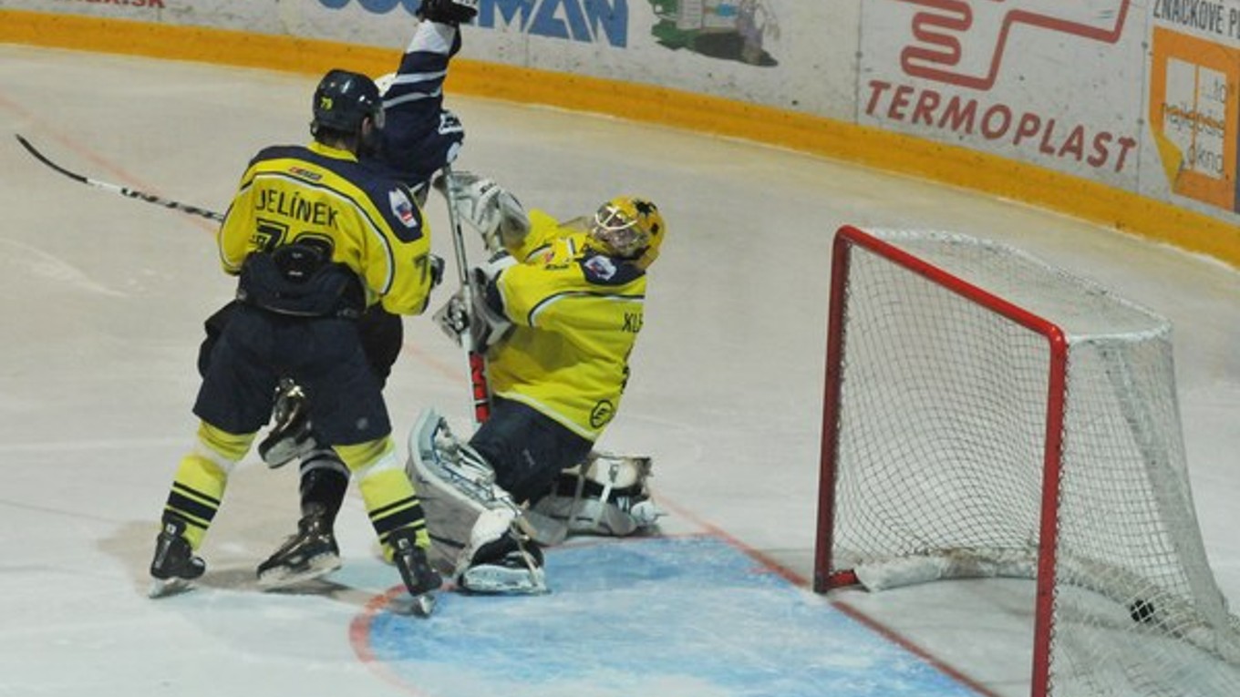 Víťazný gól za asistencie Prokopa v zápase o postup do extraligy medzi HK Spišská Nová Ves (v modrom) a SKI PARK MHK Kežmarok (v žltom) v roku 2009.