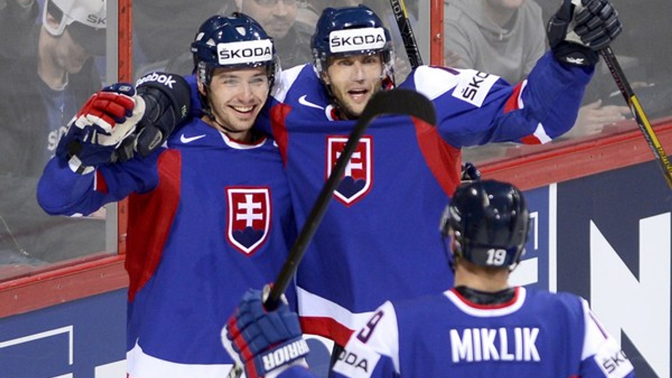 Roman Kukumberg (v strede) je našim najproduktívnejším hráčom spolu s Tomášom Záborským (vpravo).