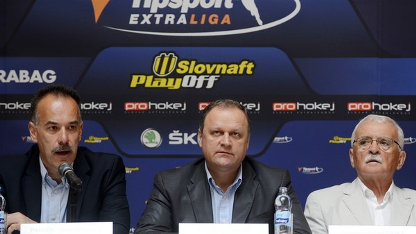 Vedenie klubov, zväzu, ligy.