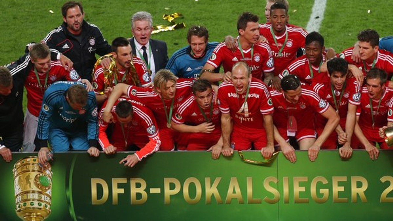 Po jasnom skalpe nemeckej bundesligy a triumfe vo finále Ligy majstrov zvíťazili zverenci trénera Juppa Heynckesa aj vo finále Nemeckého pohára.