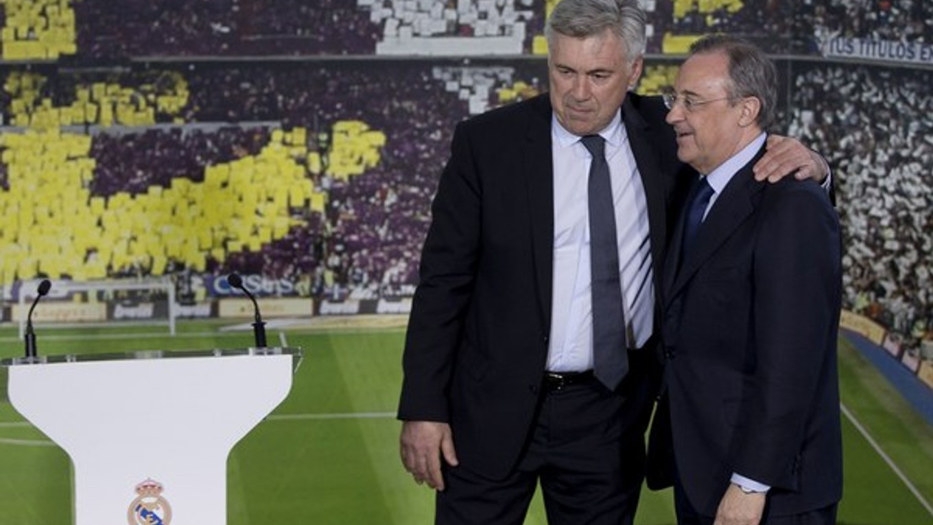 Carlo Ancelotti (vľavo) a prezident Realu Florentino Perez.