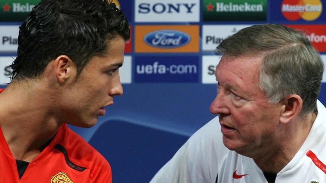 Ronaldo pred pár mesiacmi uvažoval o návrate do Manchestru, aby opäť spolupracoval so 71-ročným Fergusonom, ten však medzičasom na lavičke United skončil. Snímka z roku 2007.