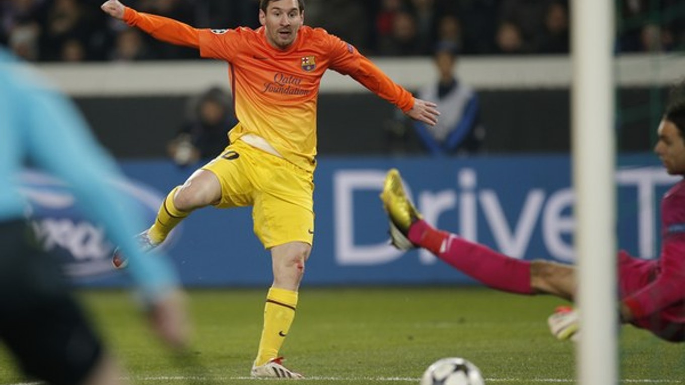 Messi strieľa prvý gól zápasu.