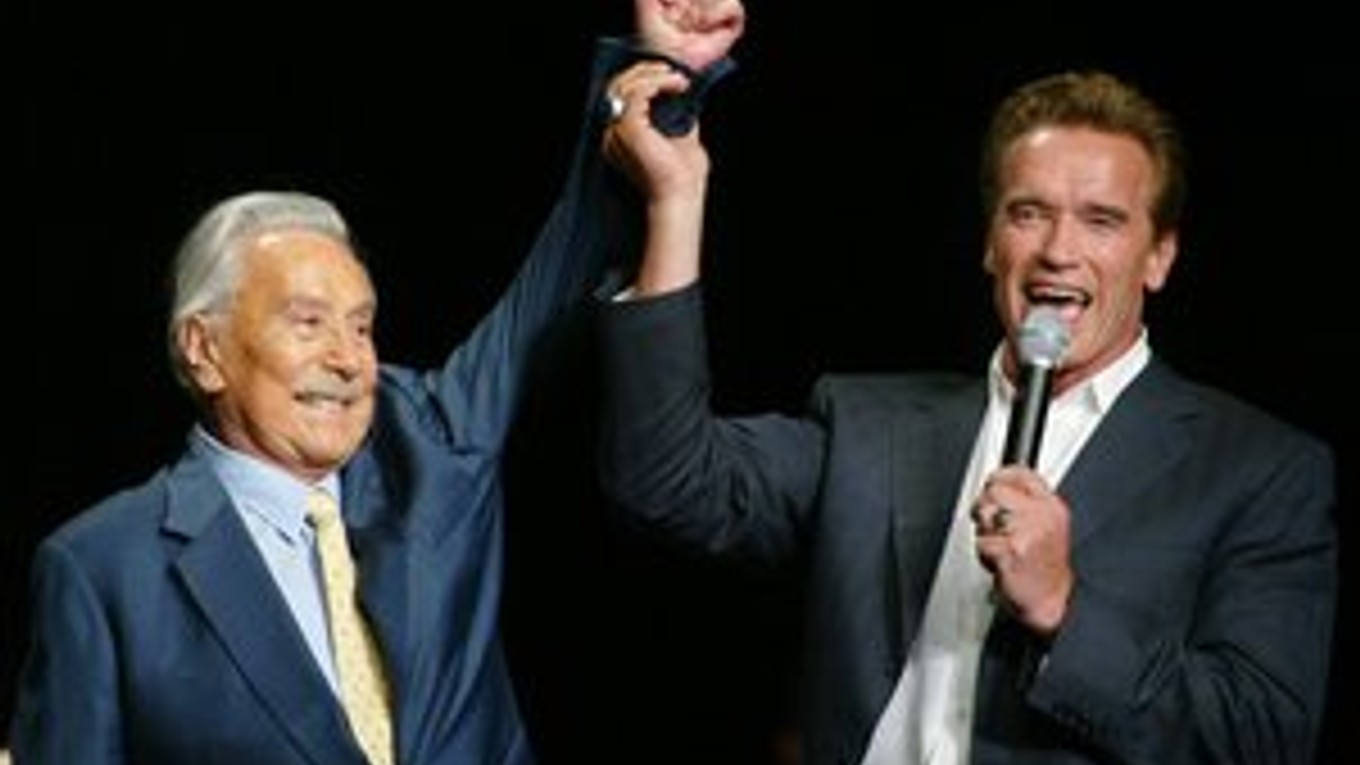 Joe Weider priviedol Arnolda Schwarzeneggra do Spojených štátov a urobil z neho hviezdu kulturistiky.