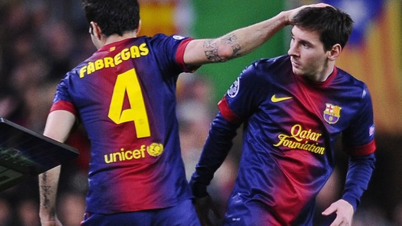 Lionel Messi (vpravo) takto nastúpil na odvetu proti Parížu.