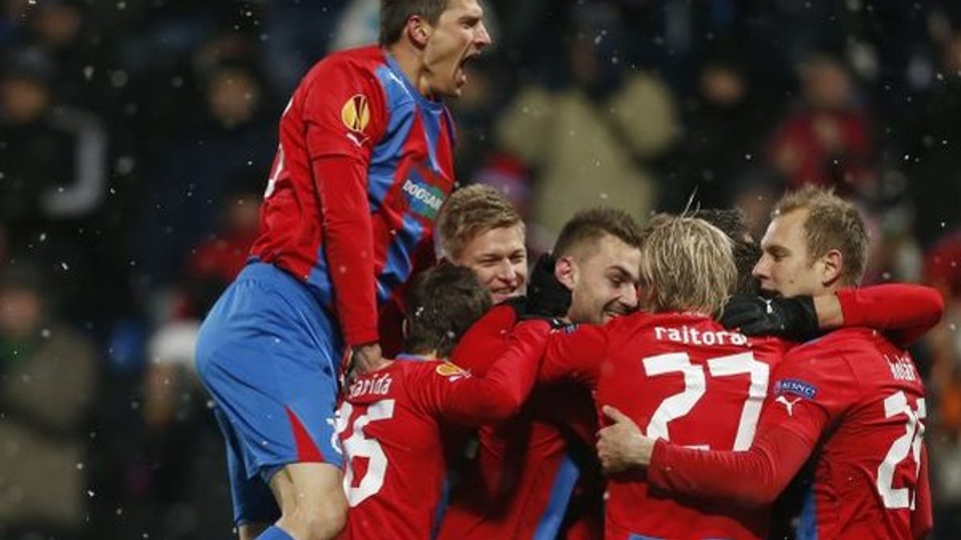 Marián Čišovský sa teší z víťazstva (vľavo hore).