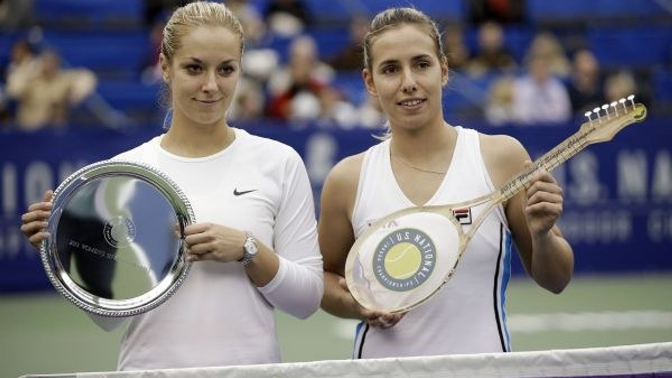 Marina Erakovicová (vpravo) a Sabine Lisicka (vľavo).