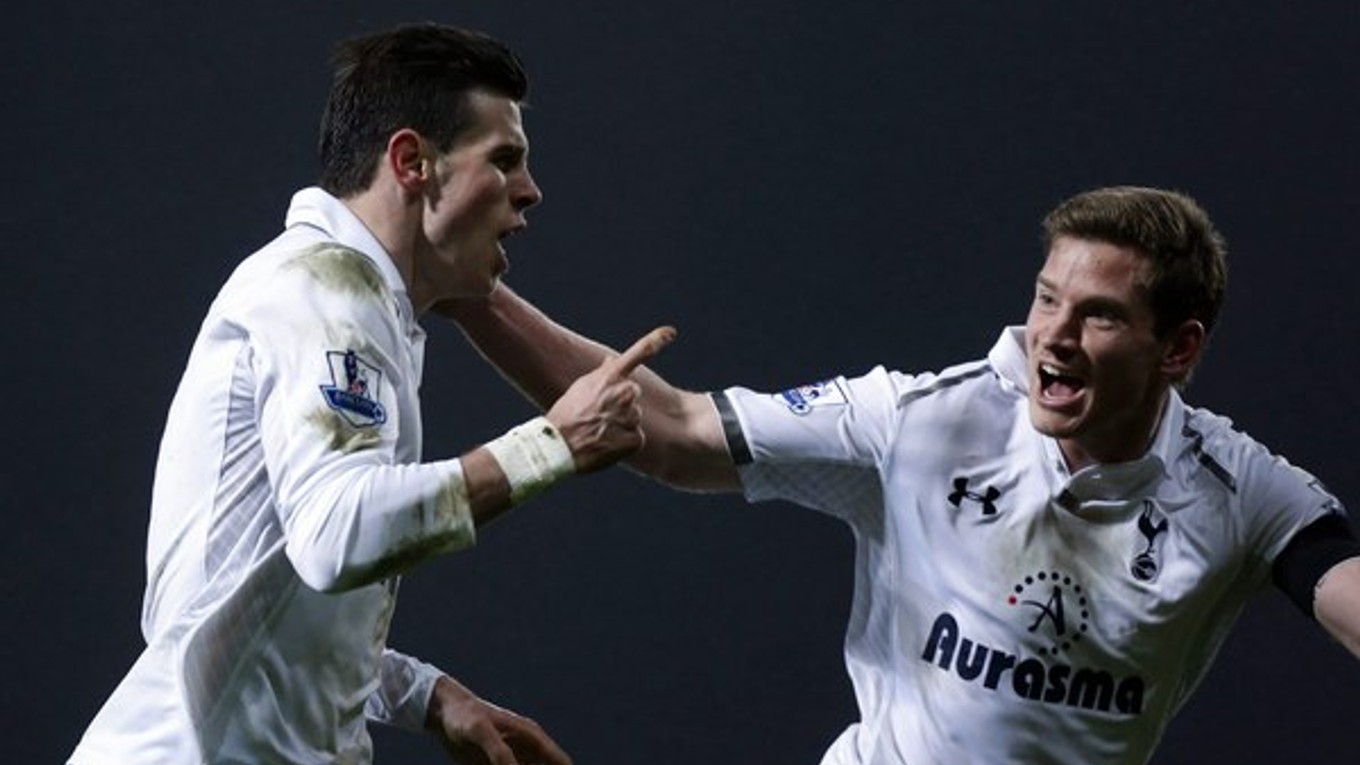 Hráči Tottenhamu Gareth Bale (vľavo) a Jan Vertonghen.