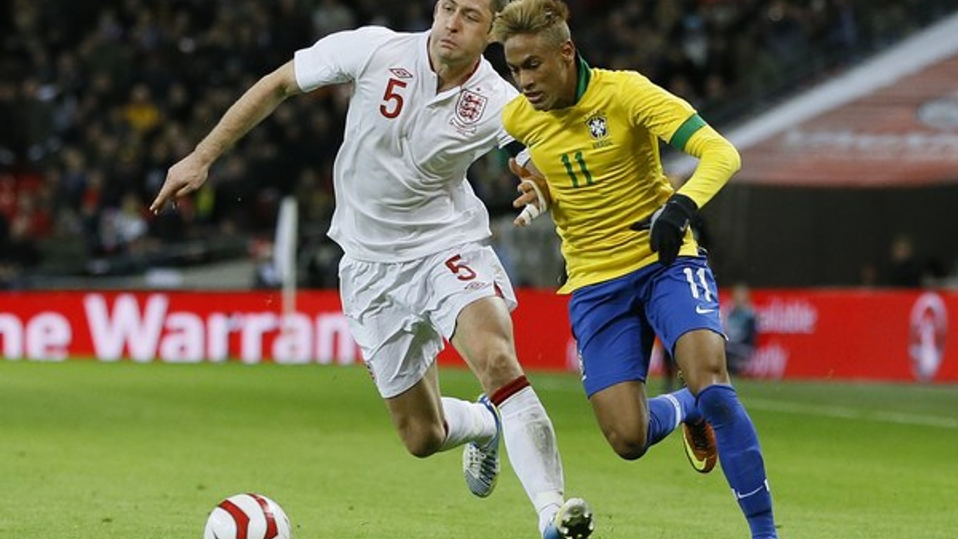 Neymar (vpravo)