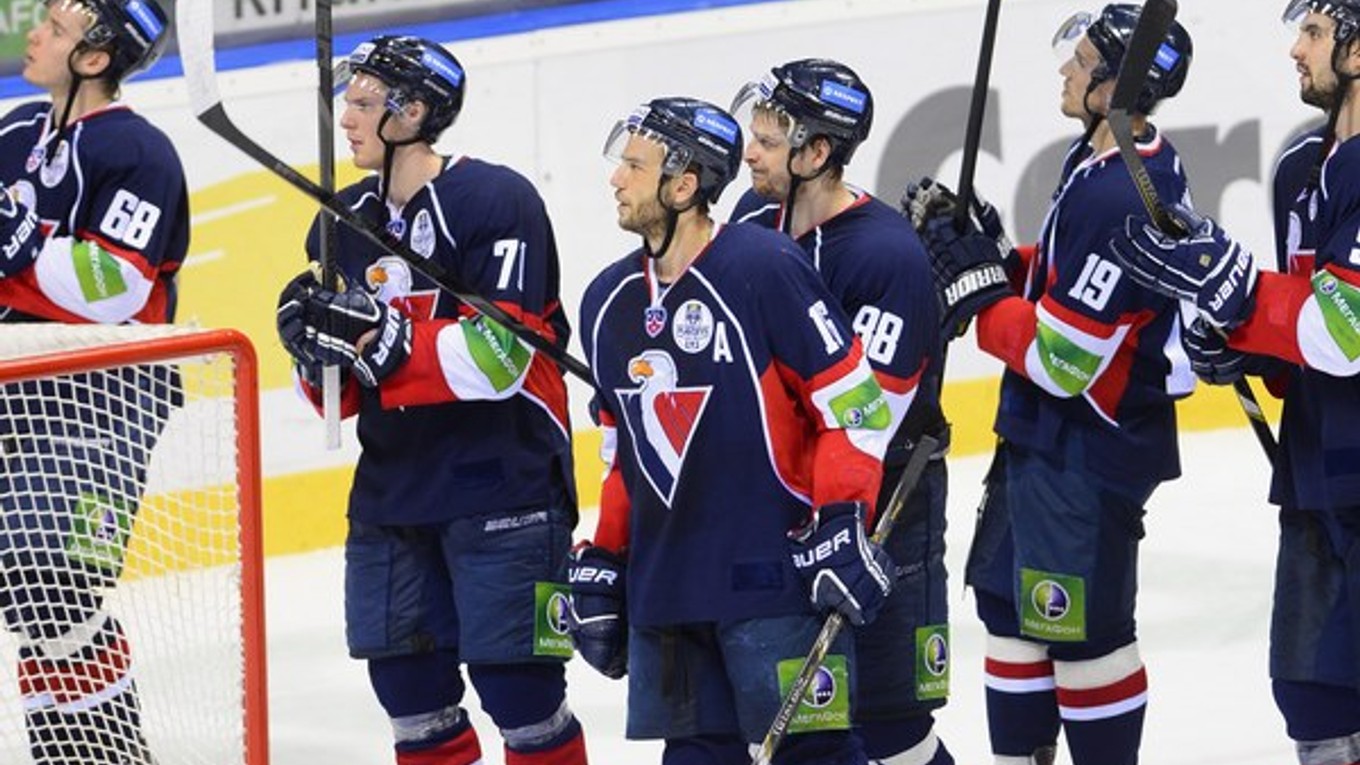 Hokejisti Slovana sa pred vlastnými fanúšikmi  lúčili so sezónou v KHL.