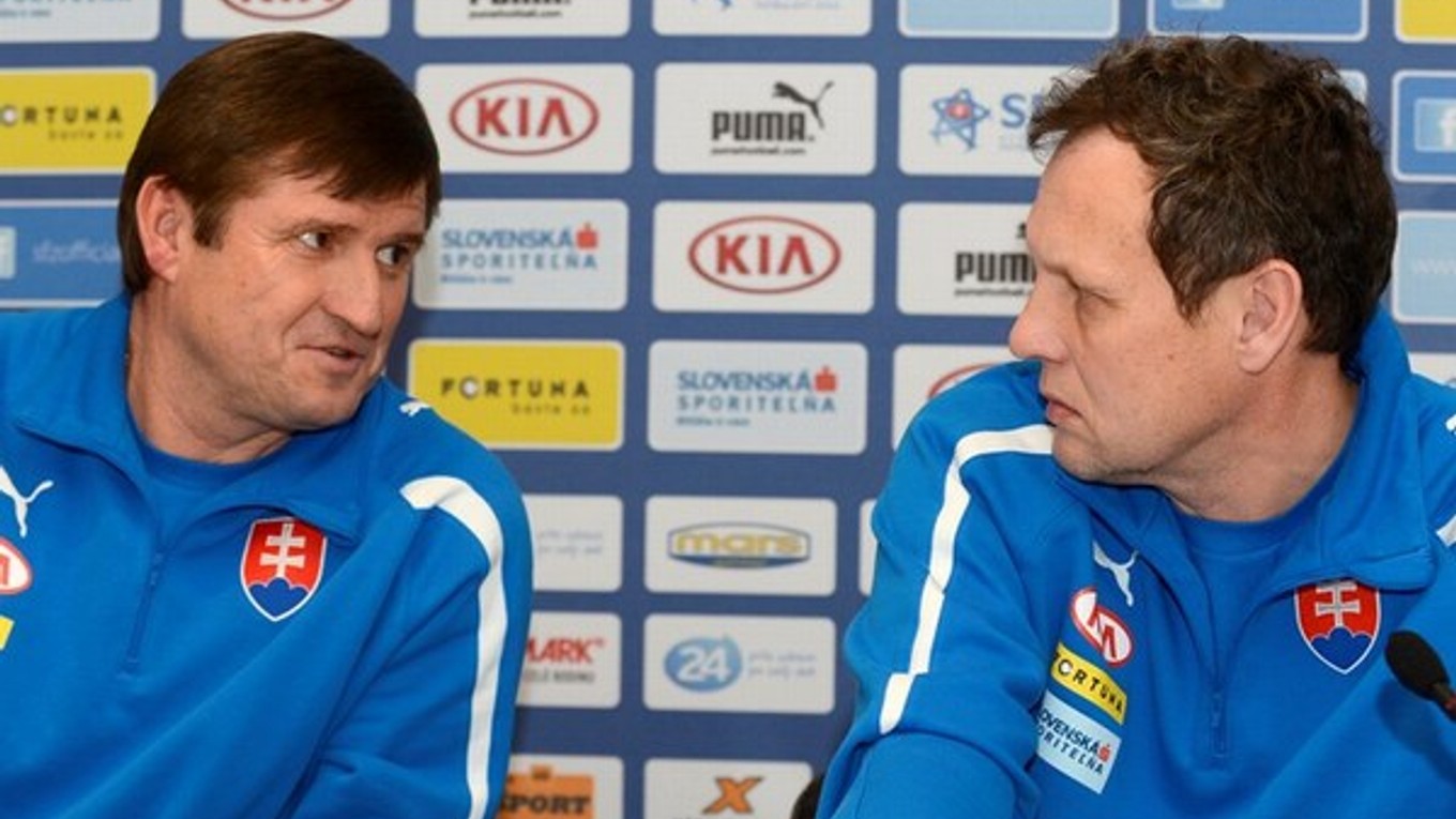 Tréneri slovenskej futbalovej reprezentácie Michal Hipp a Stanislav Griga.