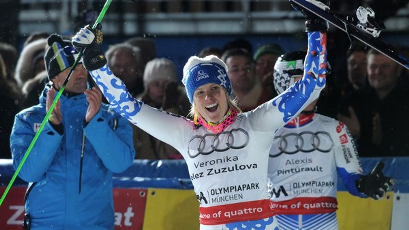 Veronika Velez-­Zuzulová oslavuje víťazstvo v paralelnom slalome v Mníchove, po Semmeringu druhé v kariére.