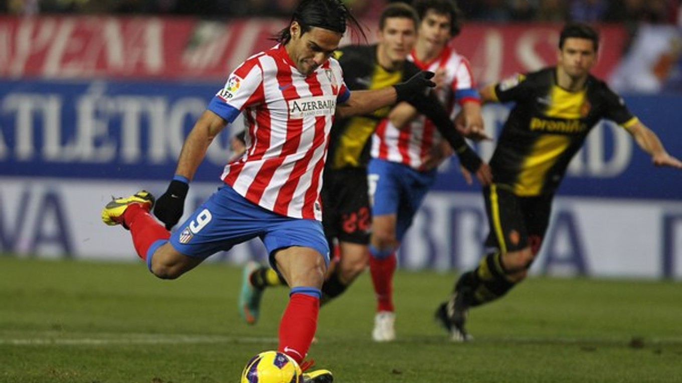 Falcao skóroval z penalty.