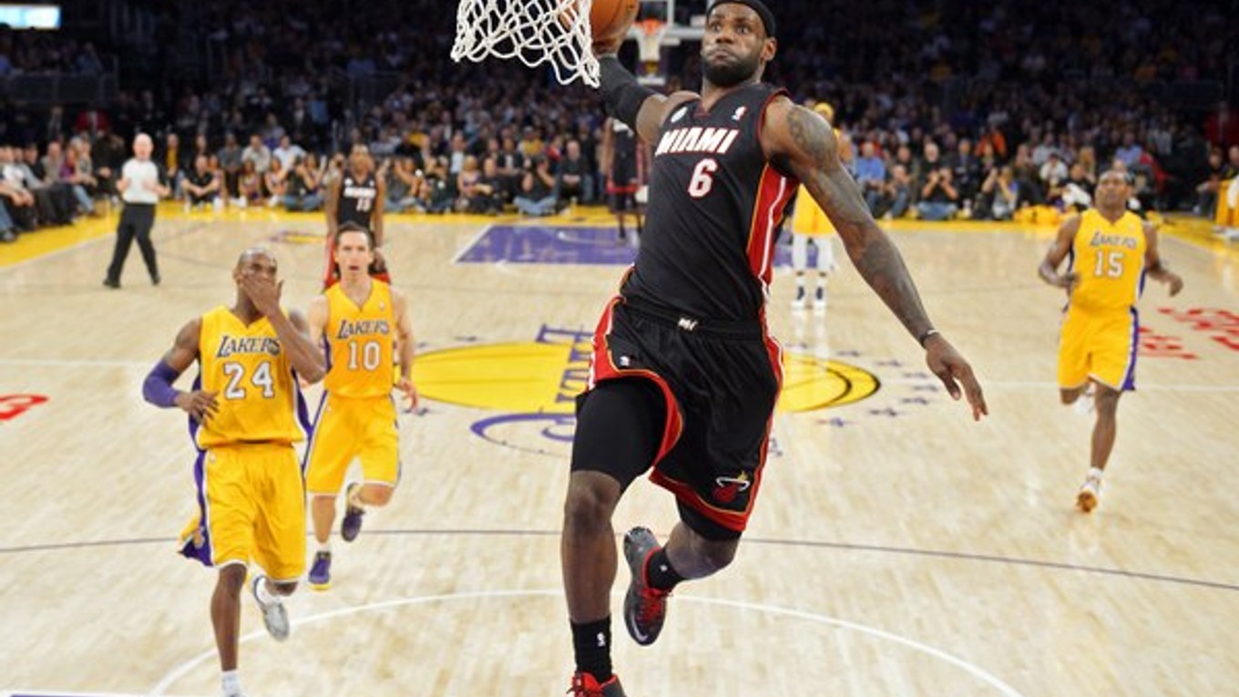LeBron James nastrieľal Lakers 39 bodov.