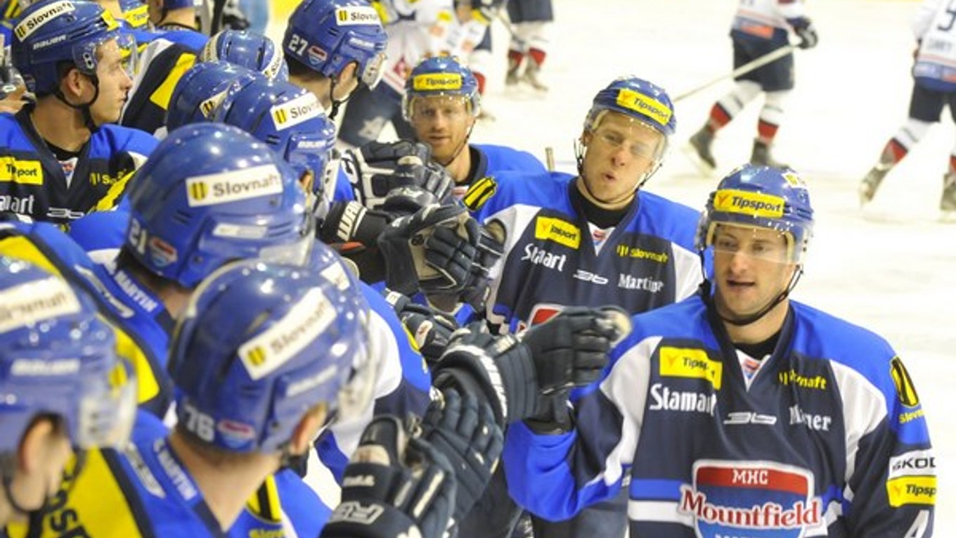 Radosť martinských hráčov po góle Ondreja Zošiaka.