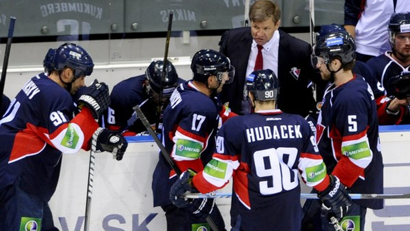 Tréner Čada na lavičke Slovana.