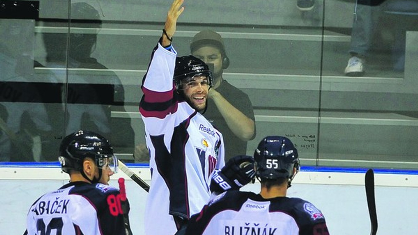 Michal Vondrka patrí  medzi top 10 najproduktívnejších hráčov KHL.
