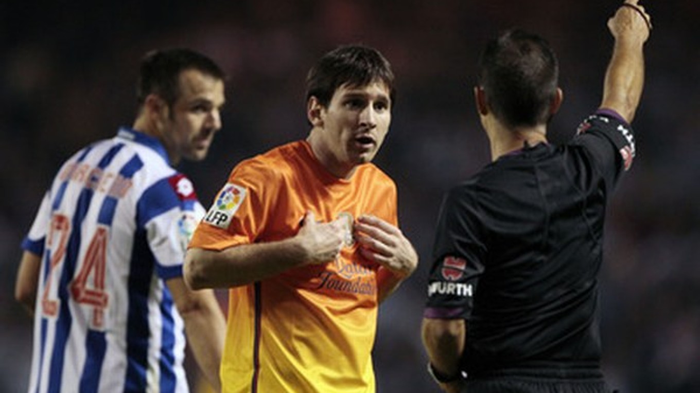 Za čo som dostal žltú kartu? pýta sa Messi.