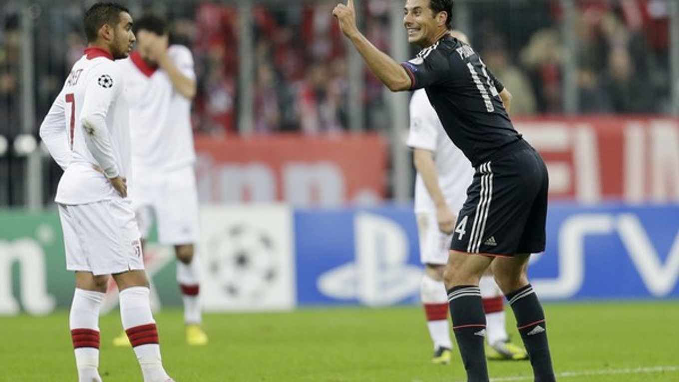 Claudio Pizarro dal Lille tri góly.