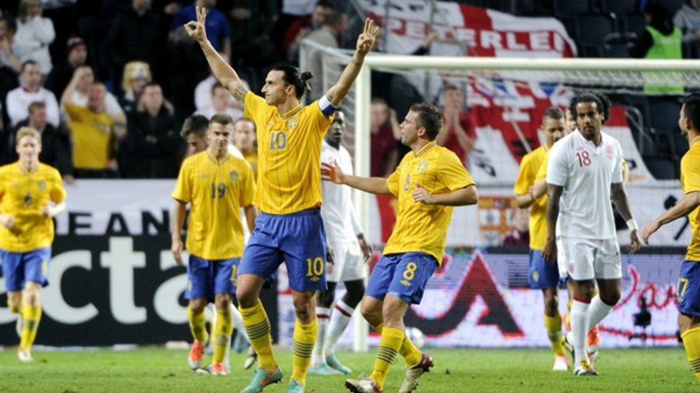 Oslavné gesto Zlatana Ibrahimoviča po treťom góle proti Anglicku.