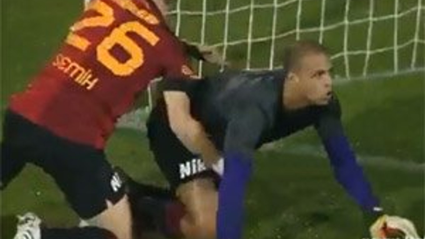 Hrdina zápasu po zákroku.