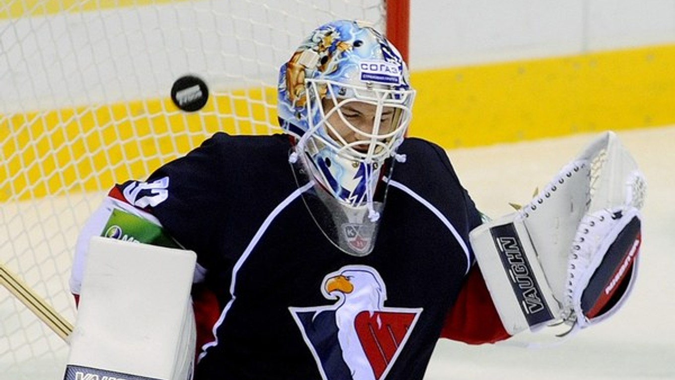 Brankár  Slovana Jaroslav Janus sa blysol v dueli s Jaroslavľom, ktorý ho draftoval. ⋌