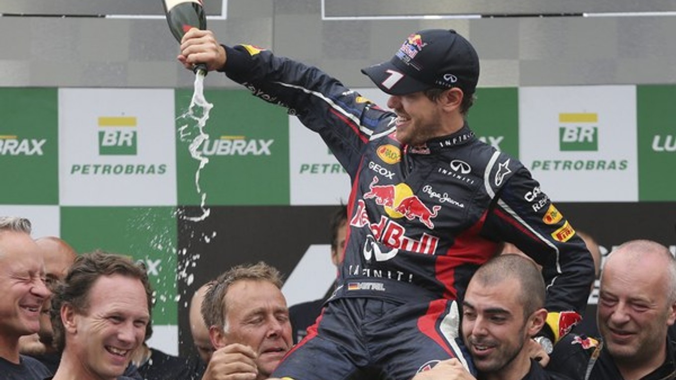Sebastian Vettel počas osláv titulu.