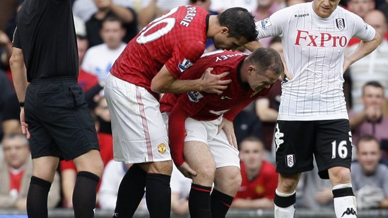 Wayne Rooney po tom, ako sa zranil v zápase s Fulhamom.