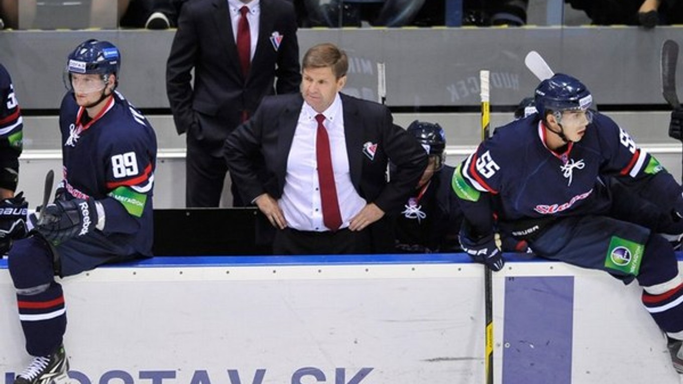 Tréner Rostislav Čada na lavičke Slovana.
