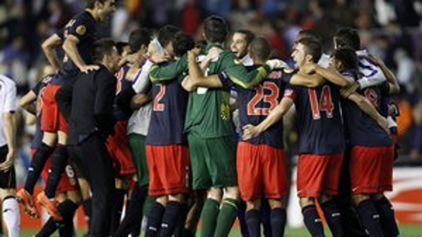 Futbalisti Atlética oslavujú postup do finále Európskej ligy UEFA.