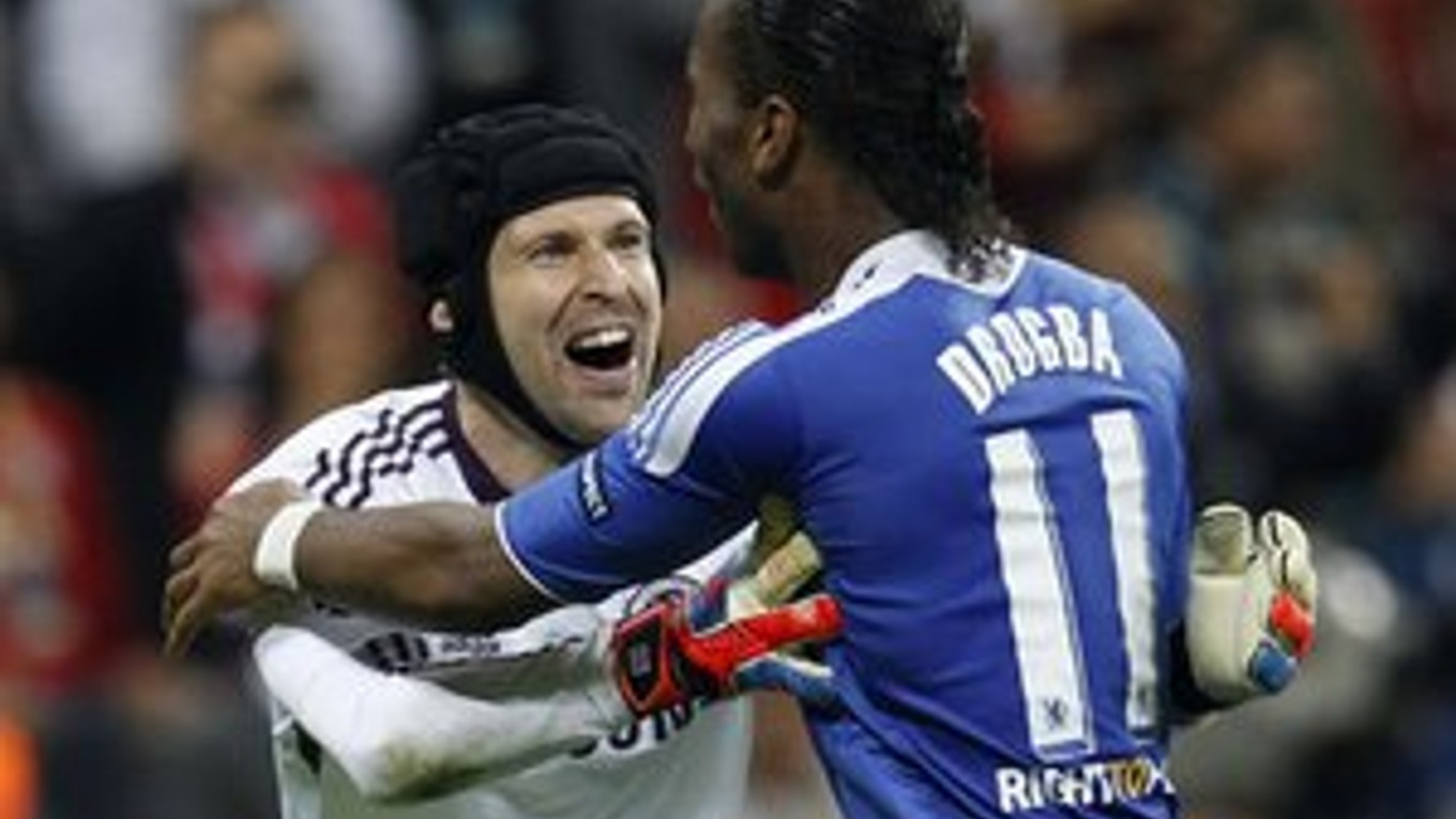 Drogba a Čech, dve kľúčové postavy Chelsea.