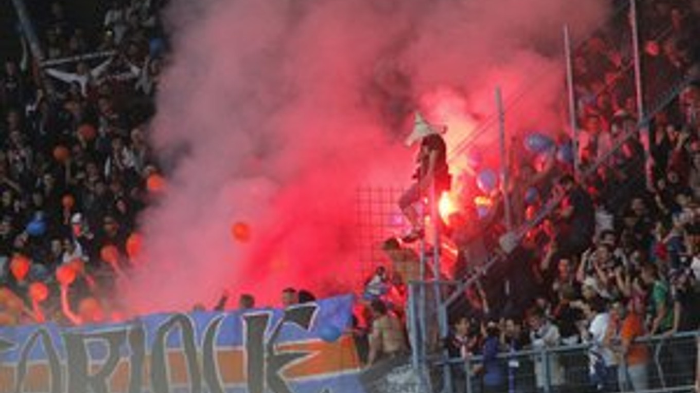 Posledné kolo Ligue 1 sprevádzali výtržnosti.