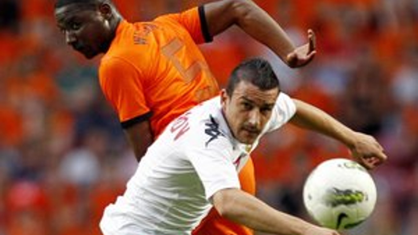 Jetro Willems (v oranžovom) sa môže stať najmladším futbalistom majstrovstiev Európy.