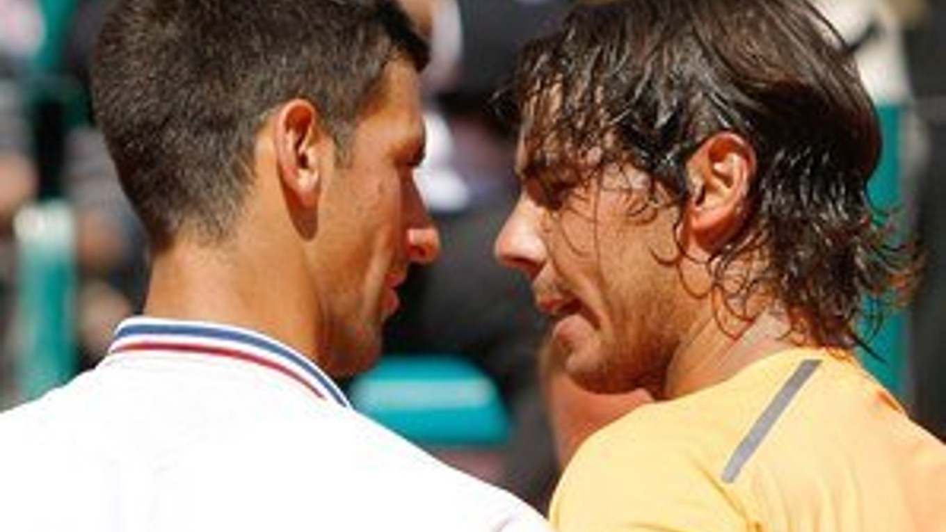 Novak Djokovič (vľavo) a Rafael Nadal