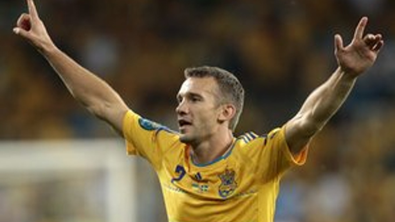 Ševčenko oslavuje svoj gól.