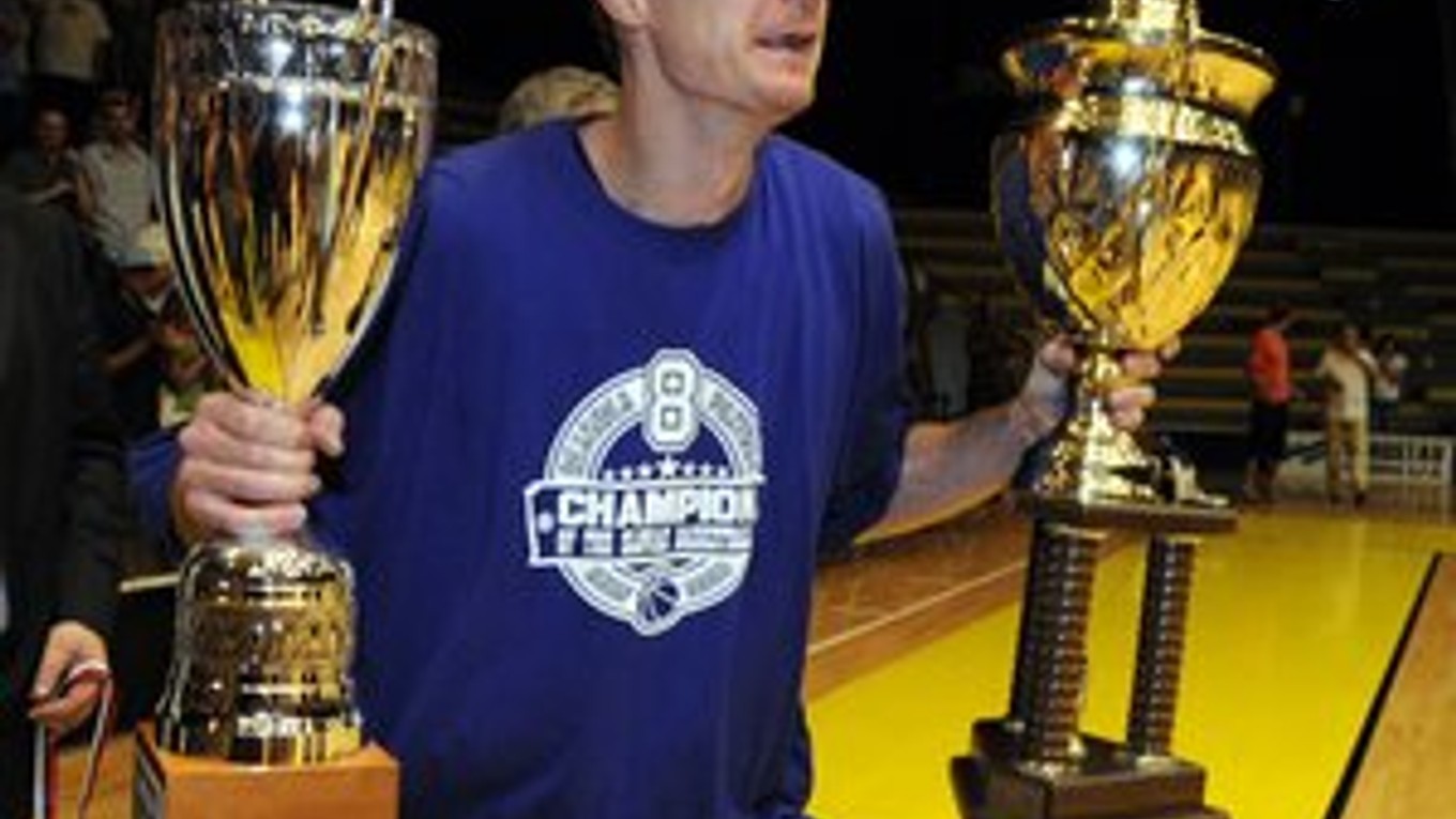 Mal sedemnásť, keď hral prvýkrát za áčko Interu Bratislava, s klubom získal v roku 1996 titul. Potom prešiel do Pezinka, s ktorým získal šesť titulov za sebou 1997 – 2002 a neskôr ešte dva.  Po rozpade Pezinka dohral vlaňajšiu sezónu v Interi. Patril medz