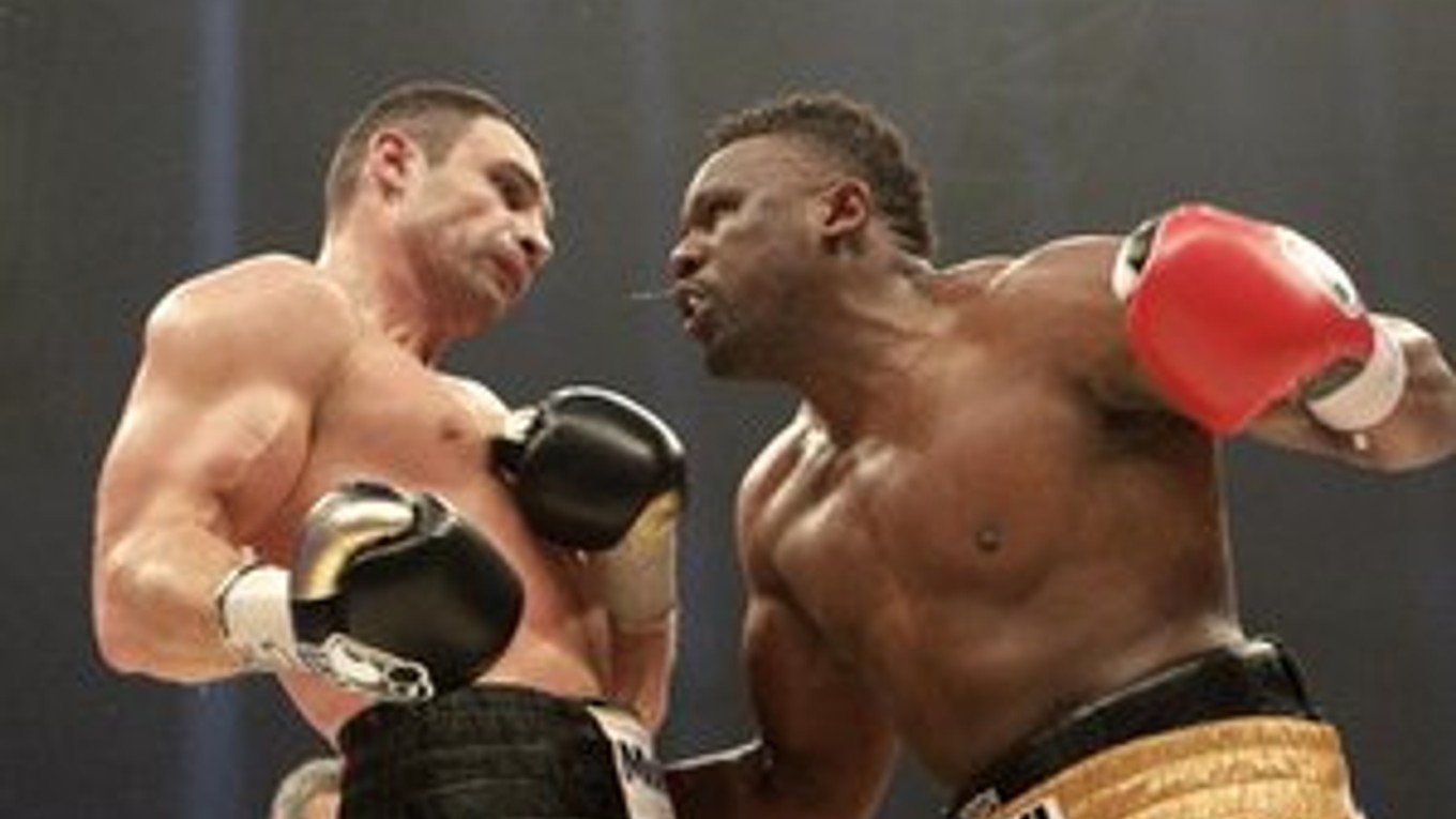 Chisora v súboji s Kličkom.