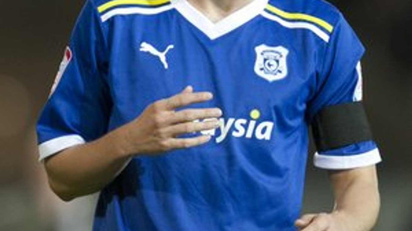 Filip Kiss (21 r. ), stredopoliar Cardiff City. Rodák z Dunajskej Stredy bol vlani po jesennej časti najlepším strelcom Slovana. Dnes je kapitánom reprezentácie do 21 rokov.